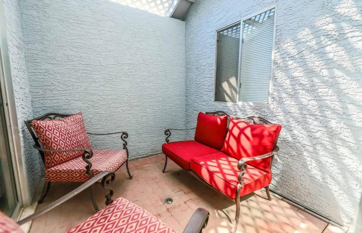 Vegas Living Gorgeous With Pool Near The Strip Holiday home *