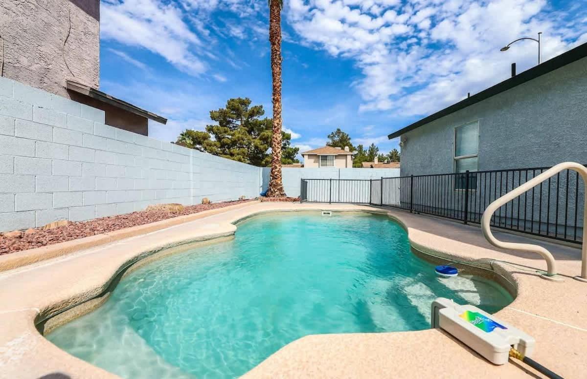 Holiday home Vegas Living Gorgeous With Pool Near The Strip *