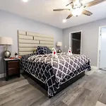 Vegas Living Gorgeous Home With Pool Near The Strip
