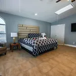Vegas Living Gorgeous Home With Pool Near The Strip