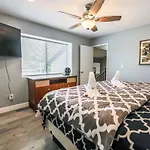 Vegas Living Gorgeous Home With Pool Near The Strip