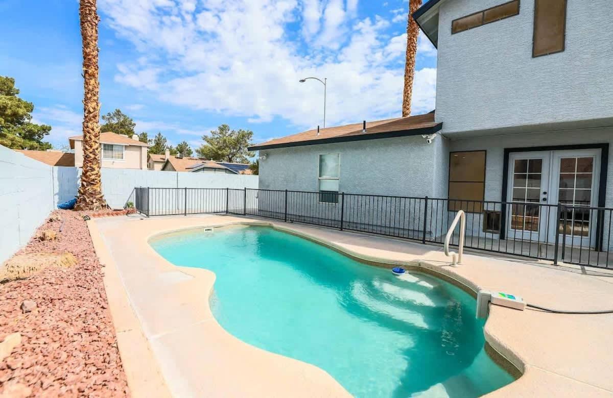 Holiday home Vegas Living Gorgeous With Pool Near The Strip