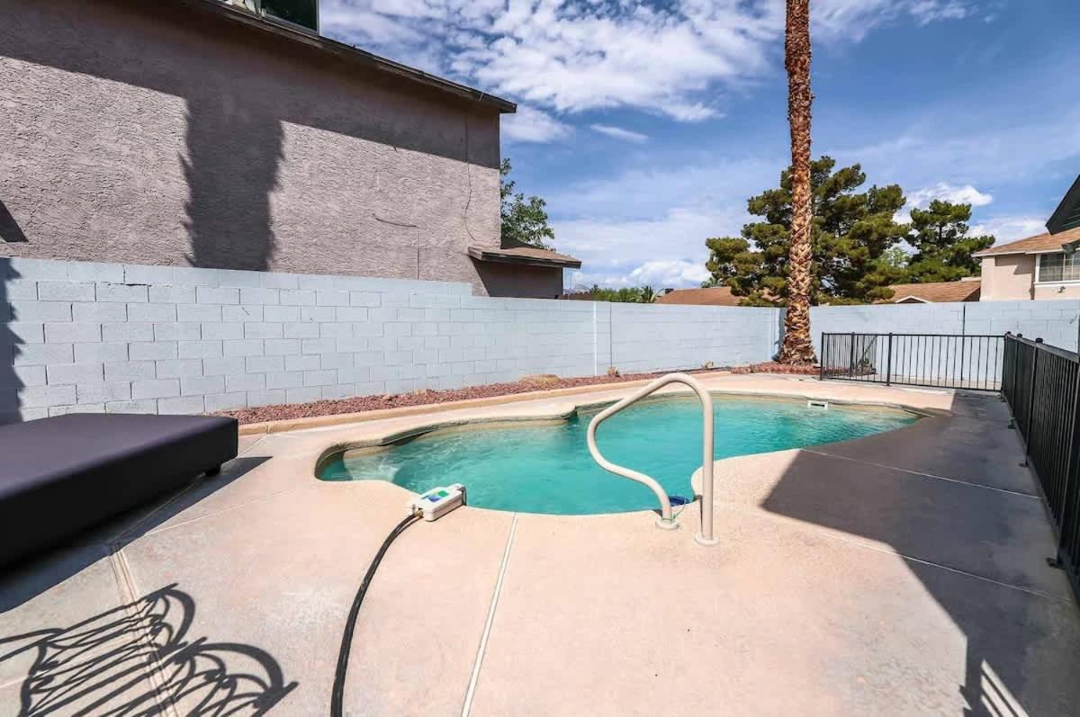 Vegas Living Gorgeous With Pool Near The Strip Las Vegas