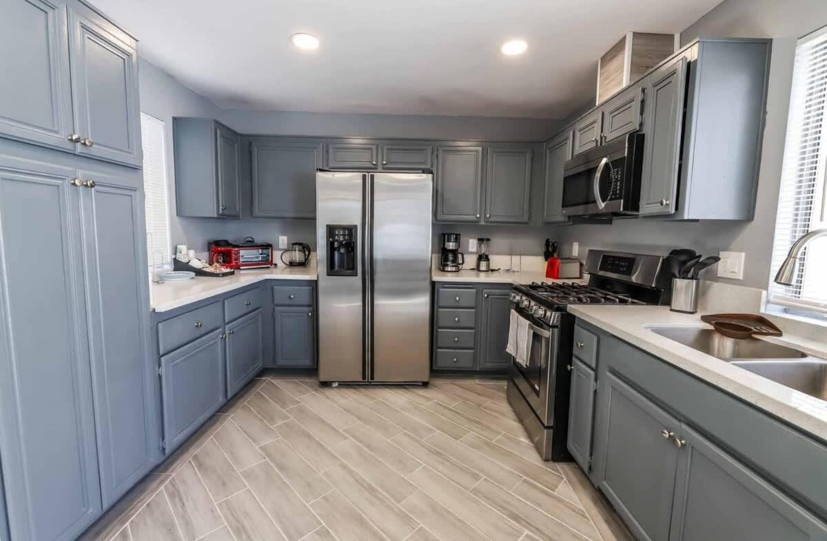 Vegas Living Gorgeous With Pool Near The Strip Holiday home Las Vegas