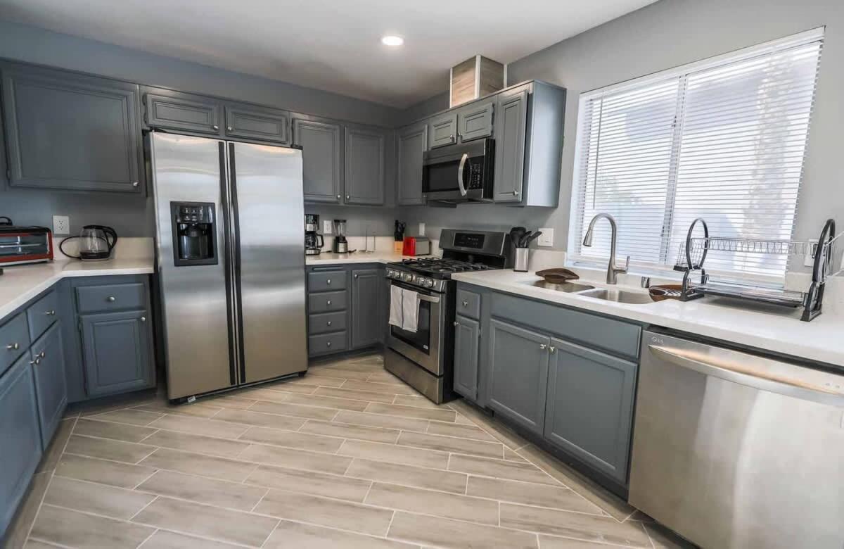 Vegas Living Gorgeous With Pool Near The Strip *