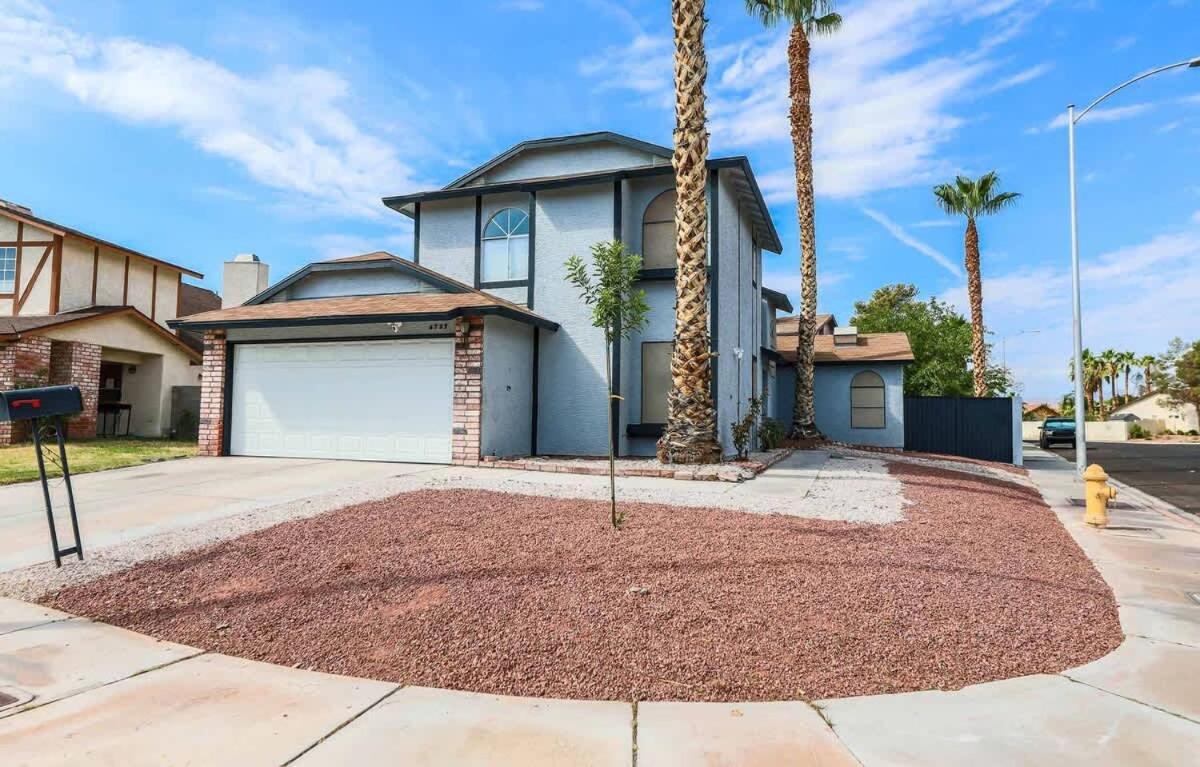 Vegas Living Gorgeous With Pool Near The Strip *