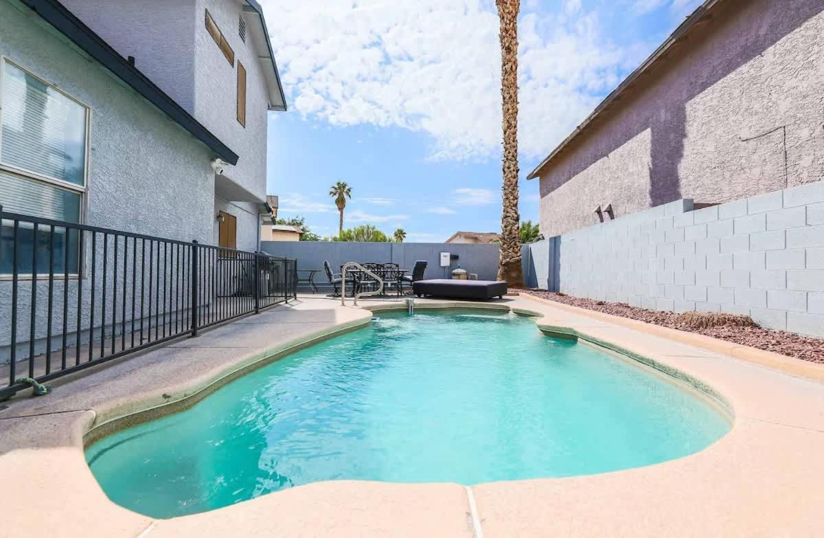 Vegas Living Gorgeous With Pool Near The Strip